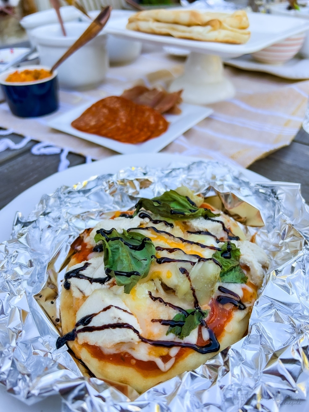 The Easiest Grilled Naan Pizzas. Take naan flatbread, toast it on the grill, add ingredients and cook for tje most delicious and easiest pizzas! 