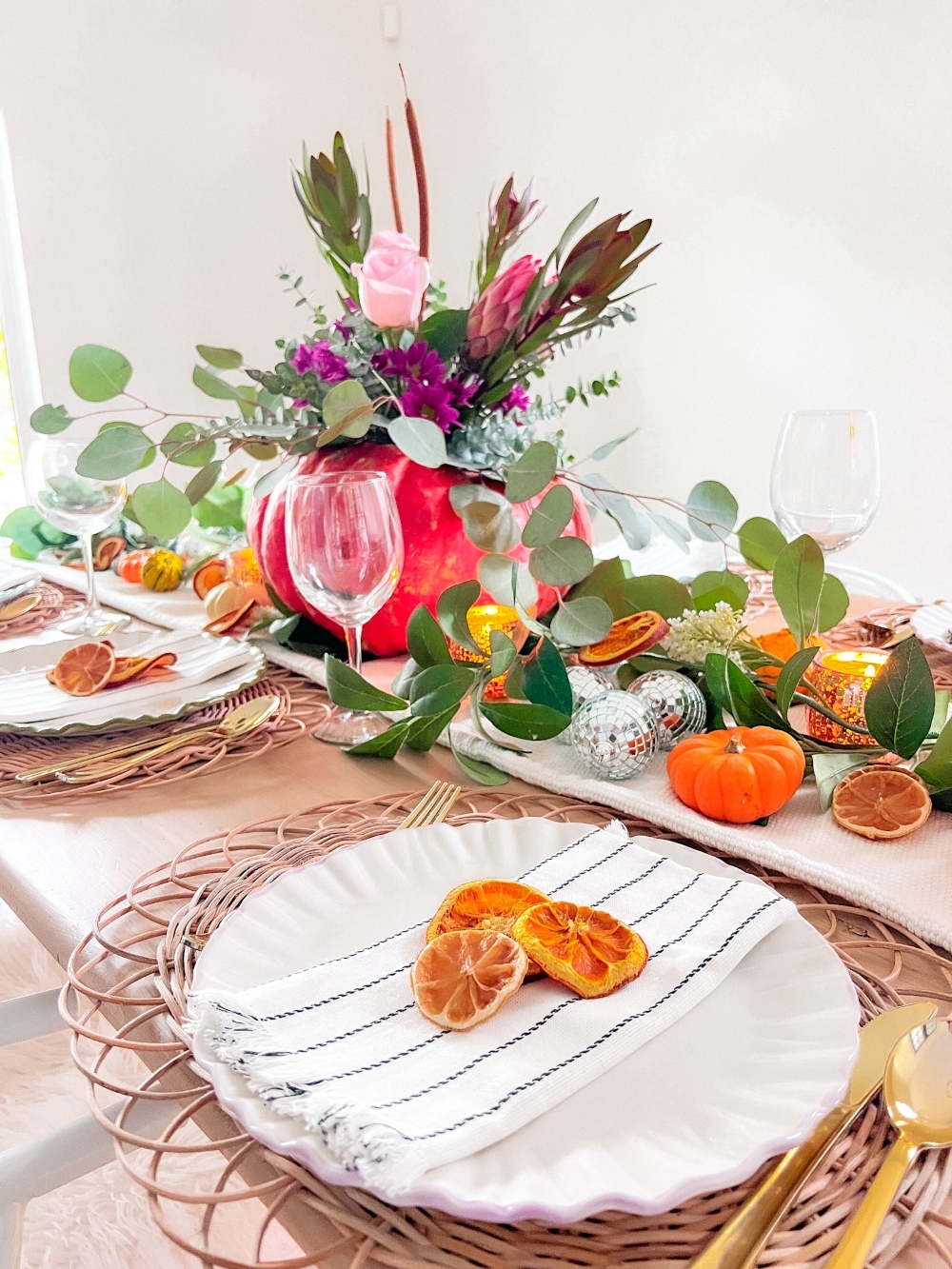 Thanksgiving Fresh Flower Pumpkin Centerpiece with No Carving.Discover the effortless elegance of a live pumpkin no-carve floral centerpiece in this quick and easy tutorial, perfect for elevating your Thanksgiving table.