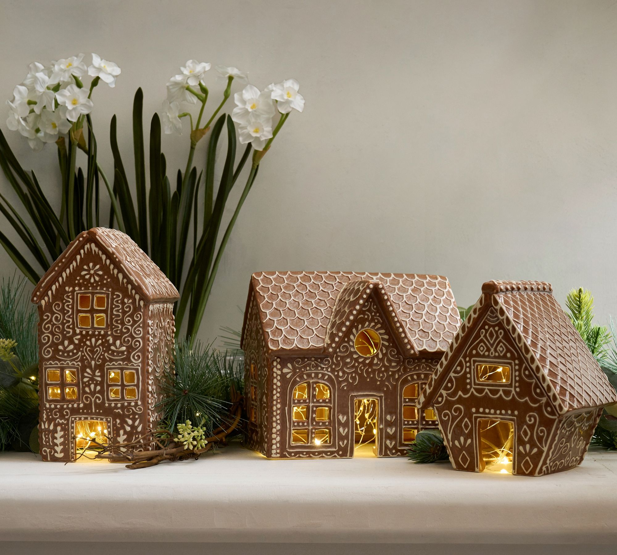 Gingerbread House Lidded Mugs