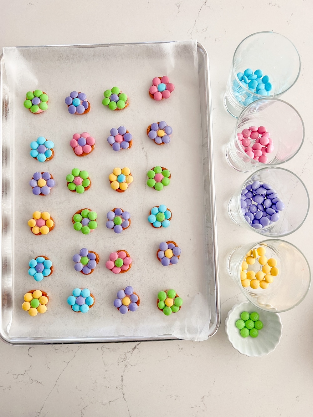 Spring Pretzel M&M Bites are only 3-ingredients, take less than 15 minutes to make and a perfect to make with kids! 