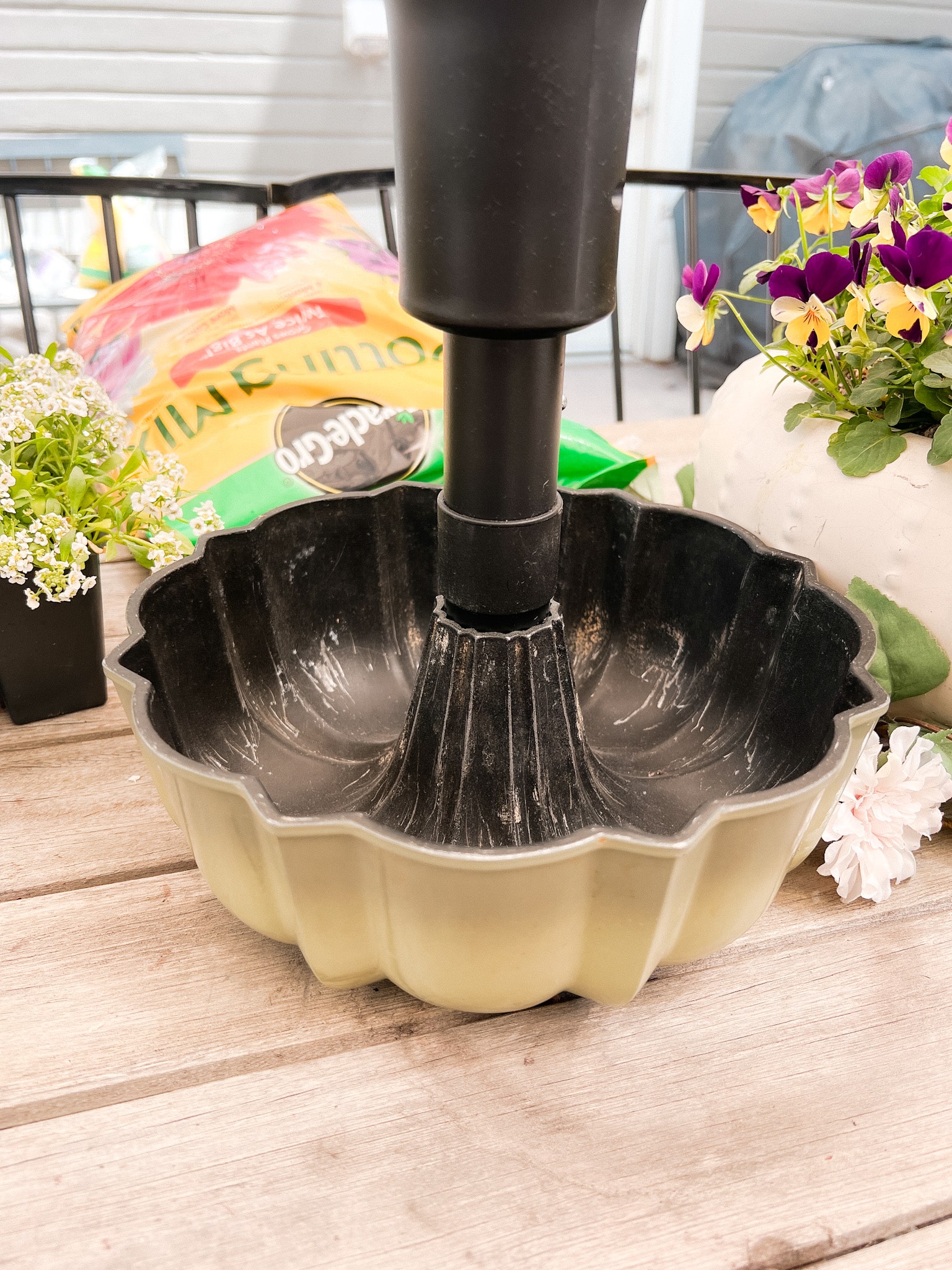 how to upcycle a bundt pan into a patio planter