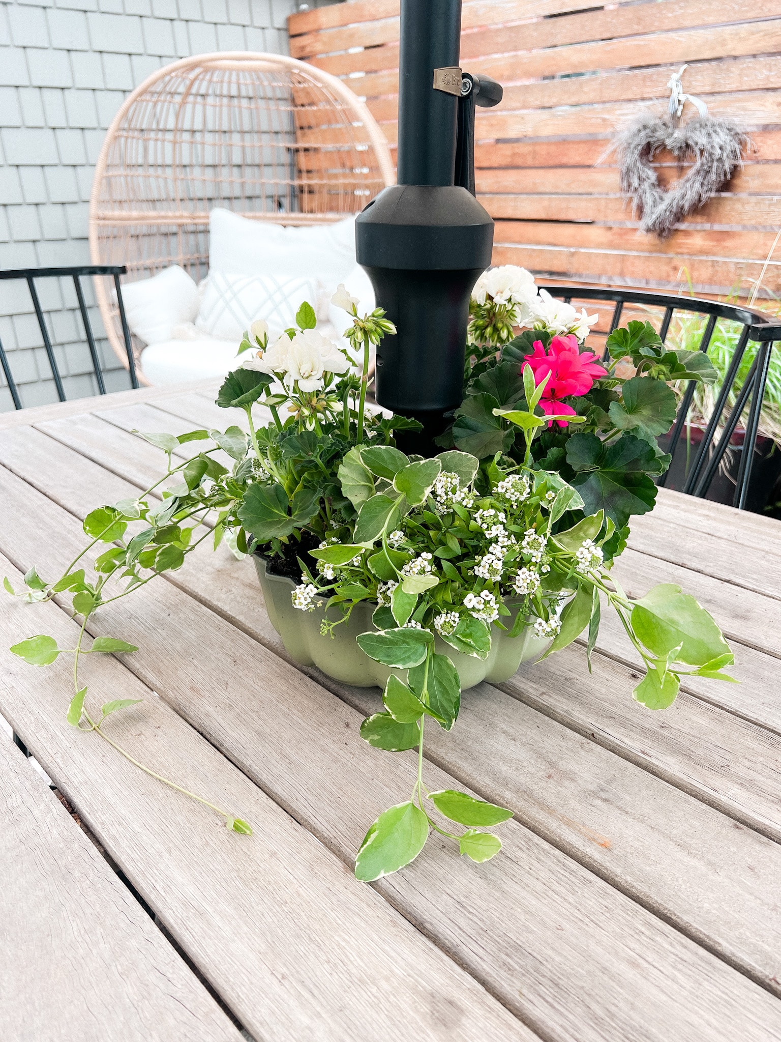 how to upcycle a bundt pan into a patio planter