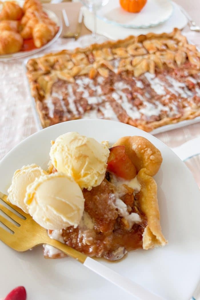 Apple Slab Pie with Streusel Topping