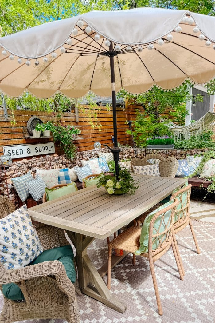 Small Patio Entertaining: How to Create a Cozy Conversation Area on a Budget