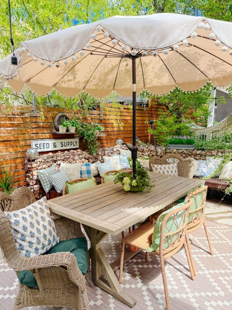 Small Patio Entertaining: How to Create a Cozy Conversation Area