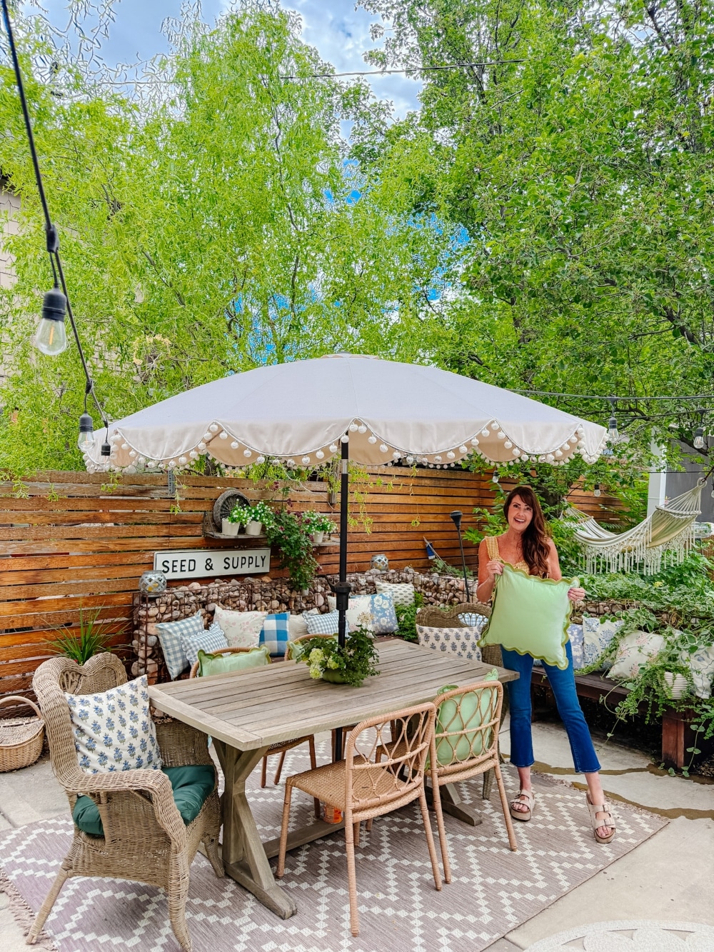 Small Patio Entertaining: How to Create a Cozy Conversation Area on a Budget