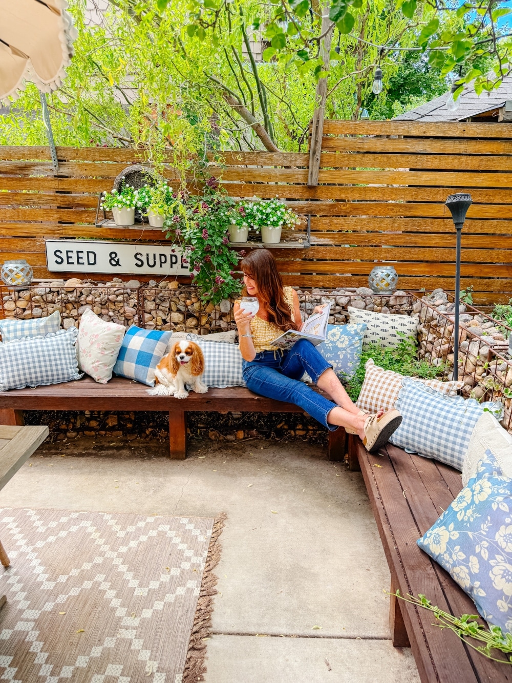 Small Patio Entertaining: How to Create a Cozy Conversation Area on a Budget