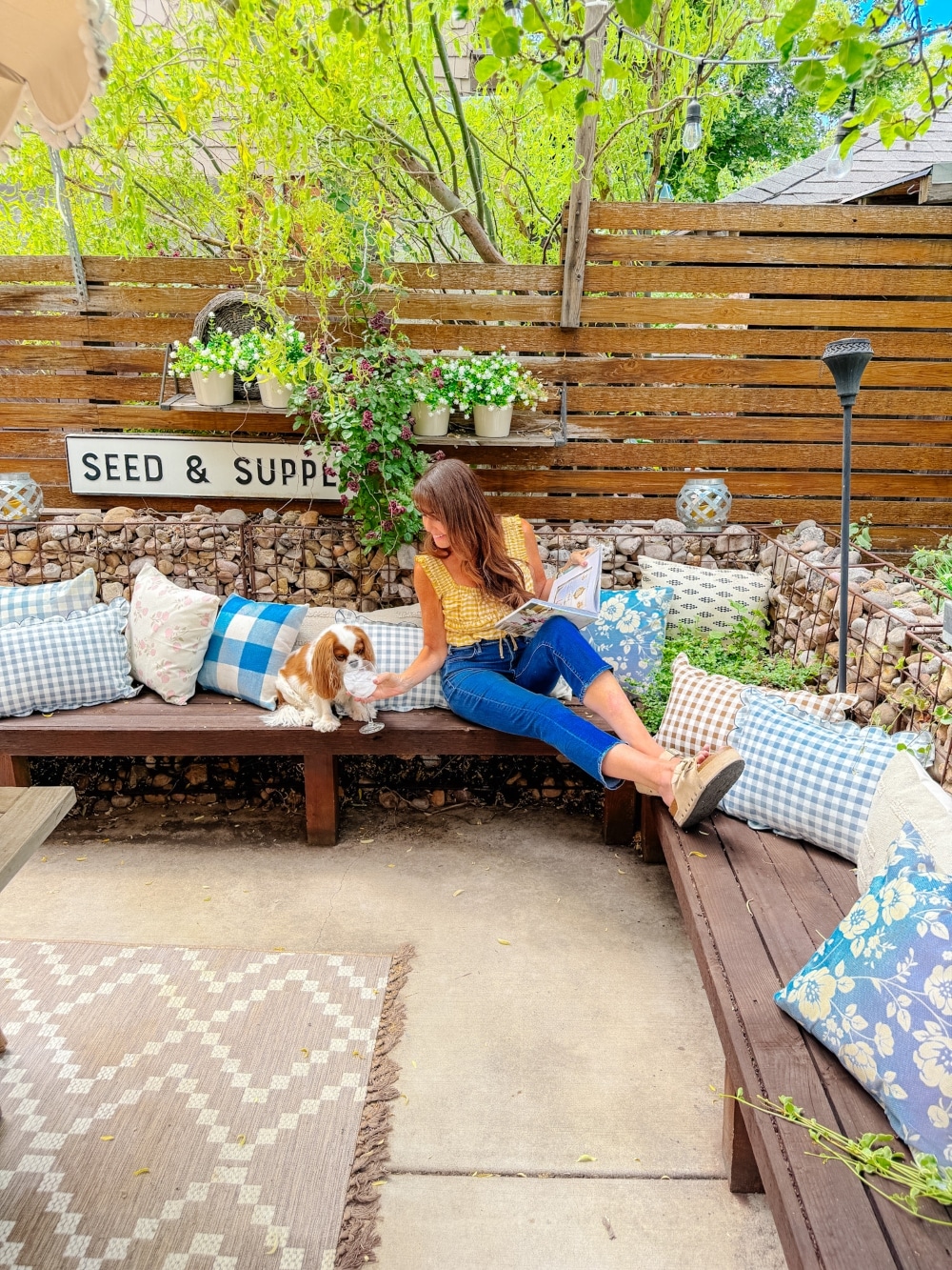 Small Patio Entertaining: How to Create a Cozy Conversation Area on a Budget