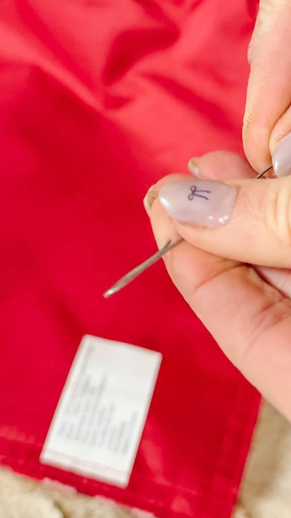 Make an Easy Giant Christmas Bow. Turn inexpensive table runners into a show-stopping giant Christmas bow with this easy step-by-step tutorial.