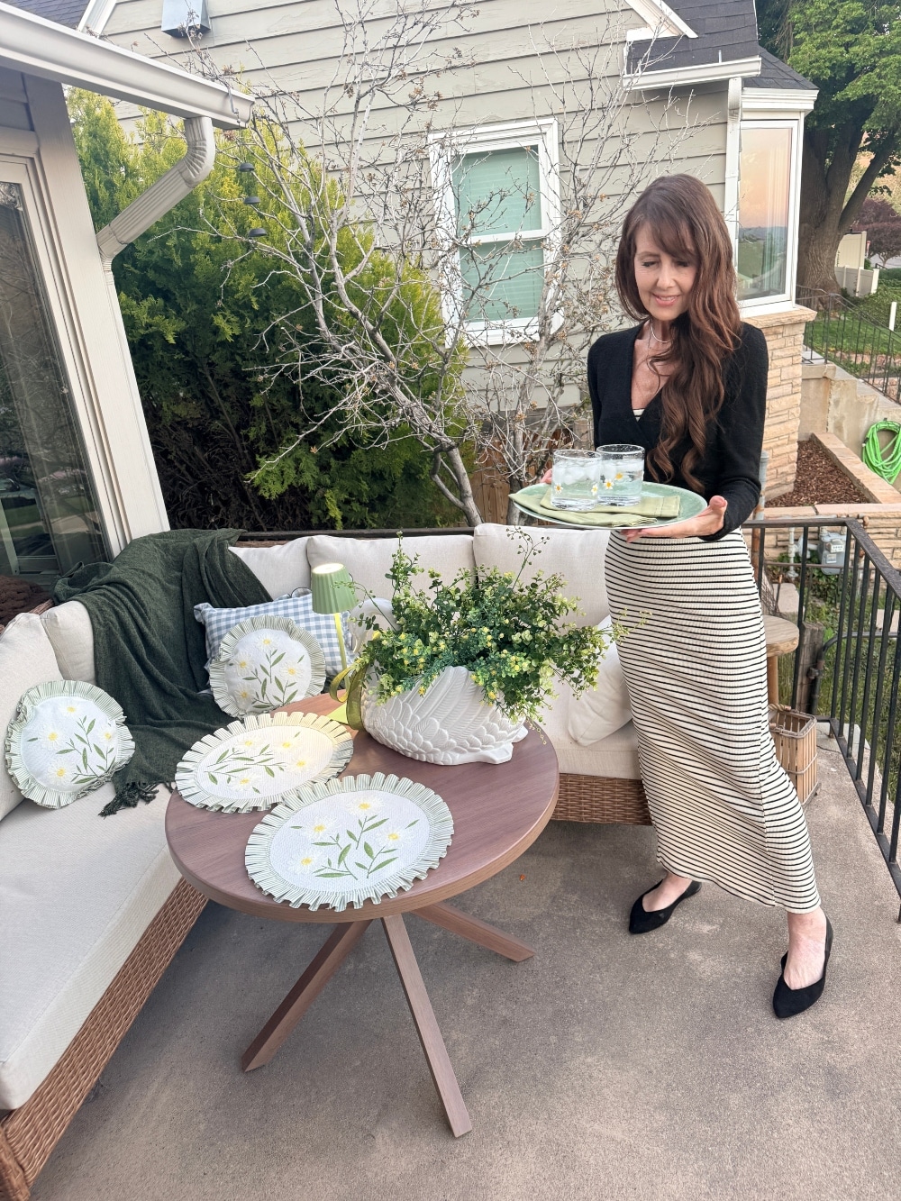 10-Minute DIY Ideas for Spring & Summer Entertaining. Create a charming spring and summer porch with these easy 10-minute DIY entertaining ideas featuring no-sew placemat pillows, a swan planter centerpiece and beautiful seasonal finds from Hobby Lobby.