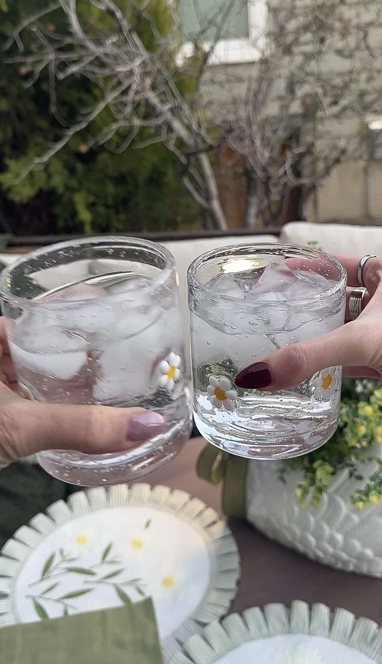 10-Minute DIY Ideas for Spring & Summer Entertaining. Create a charming spring and summer porch with these easy 10-minute DIY entertaining ideas featuring no-sew placemat pillows, a swan planter centerpiece and beautiful seasonal finds from Hobby Lobby.